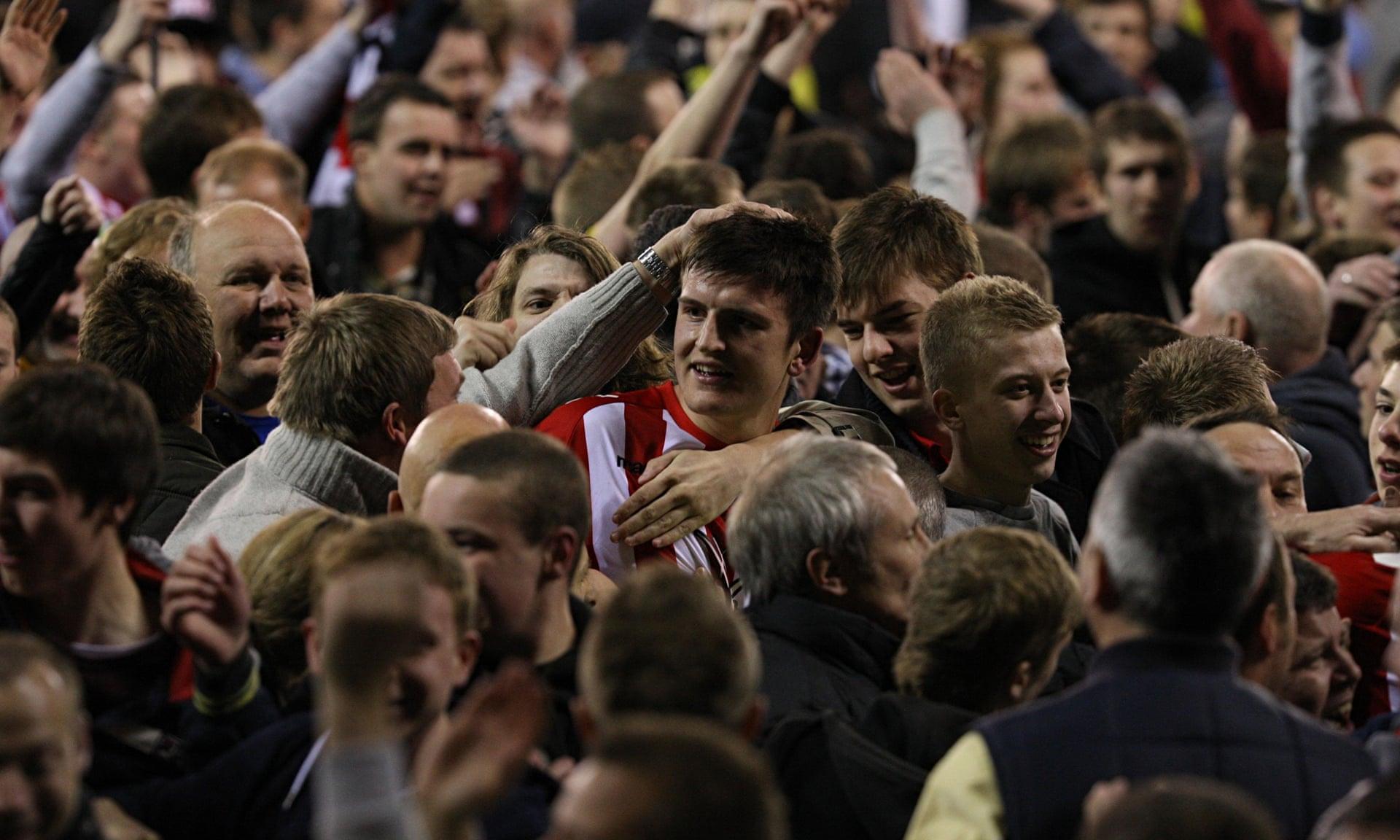 接连出现在 接连出现在